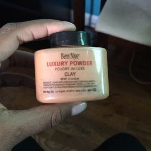 Ben Nye Powder in Clay